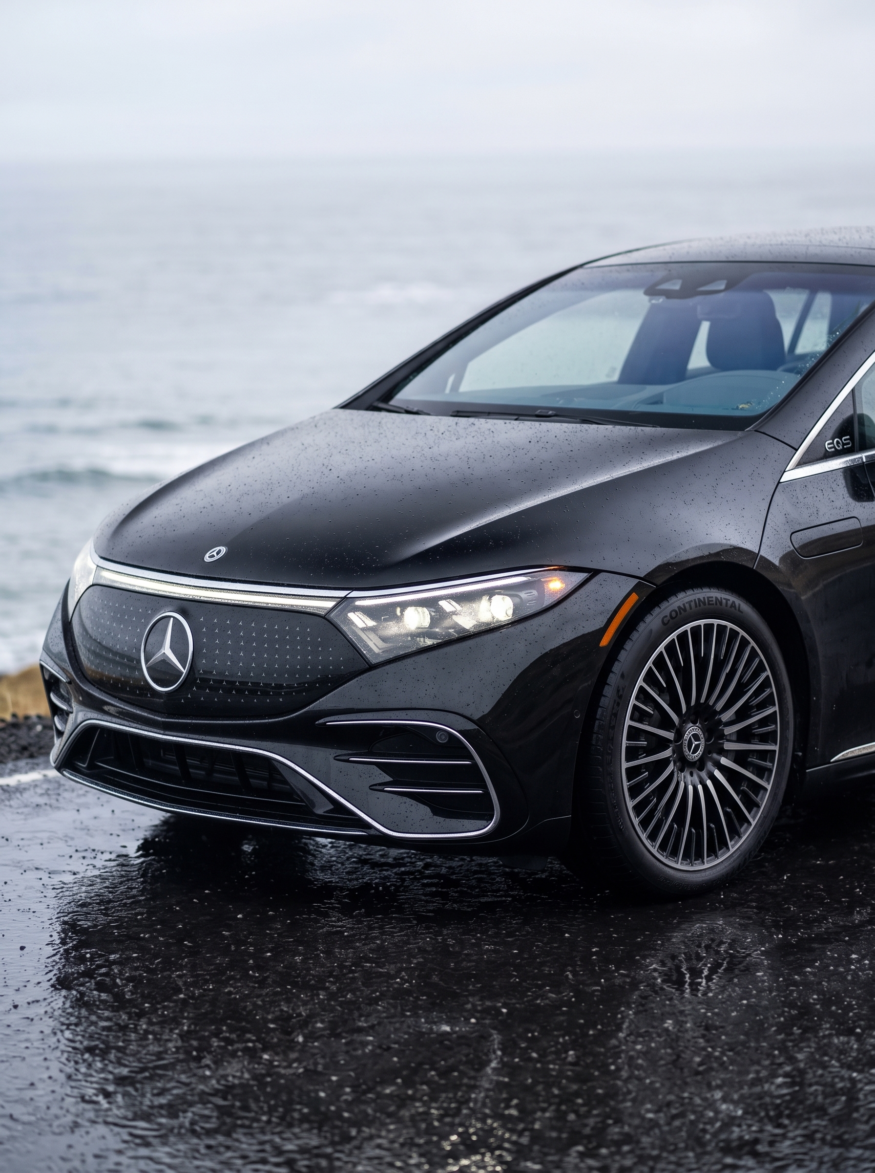 Detalhe do Mercedes-Benz EQS em obsidiana